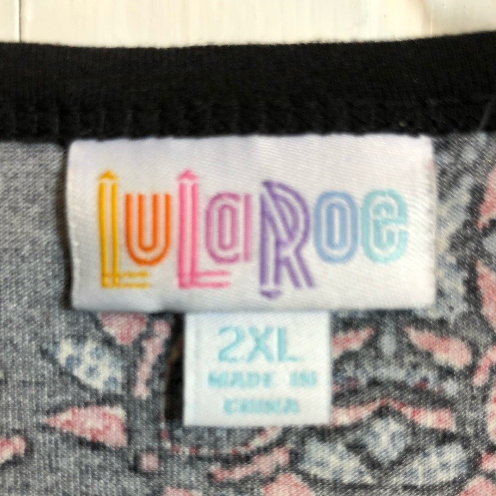 LulaRoe Randy Tee - Picture 2 of 3